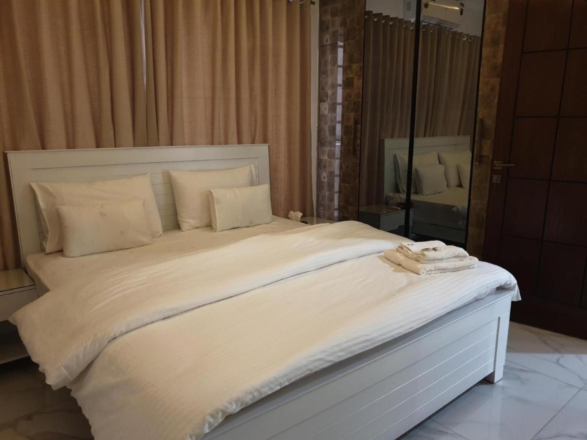 B&B Mumtaz City Исламабад Екстериор снимка