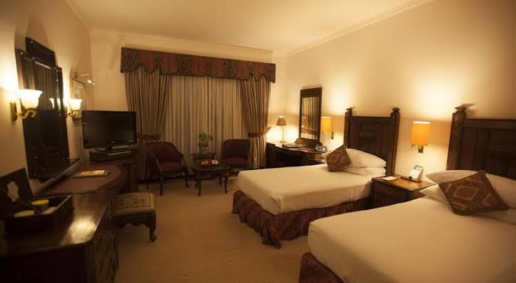 B&B Mumtaz City Исламабад Екстериор снимка